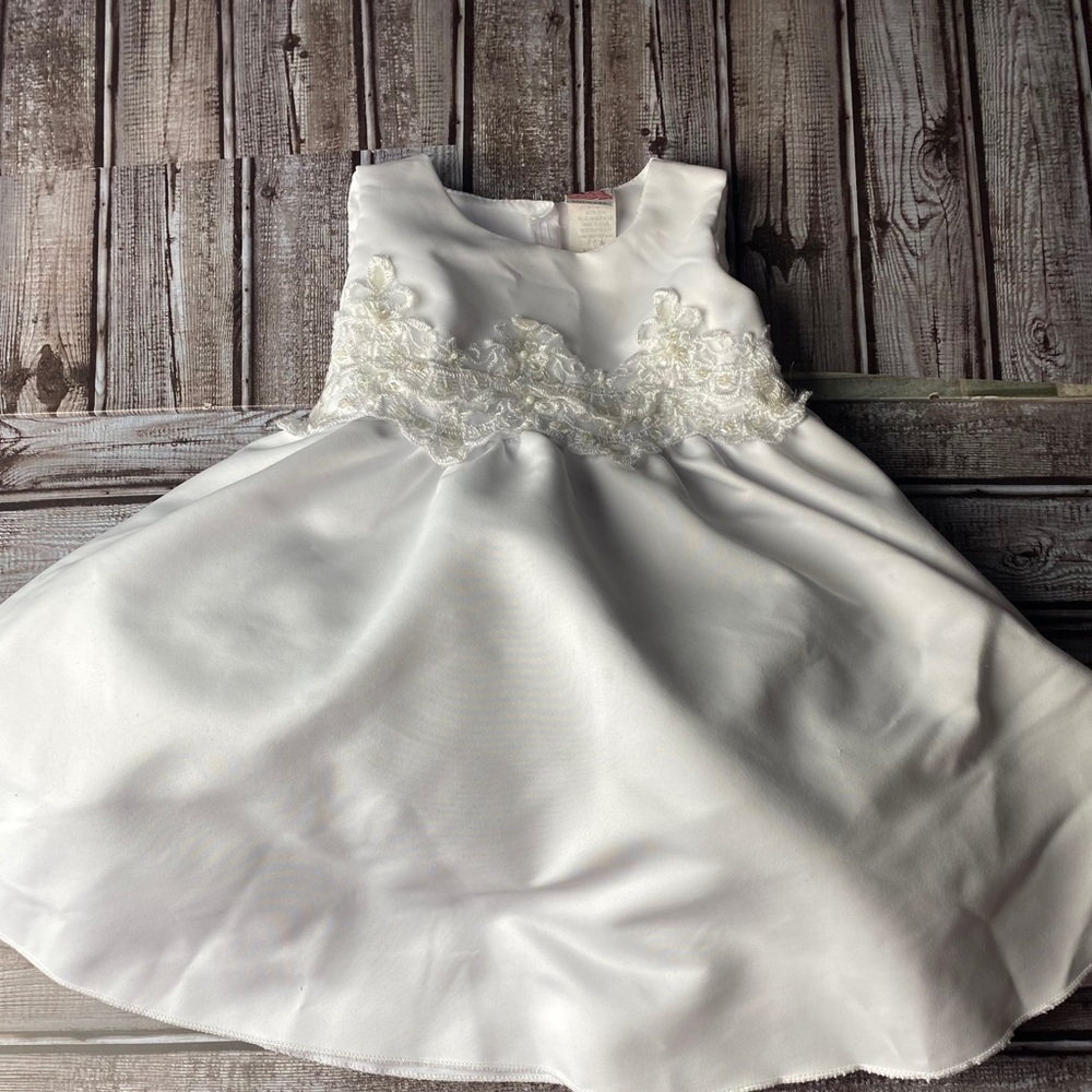 White sleeveless dress